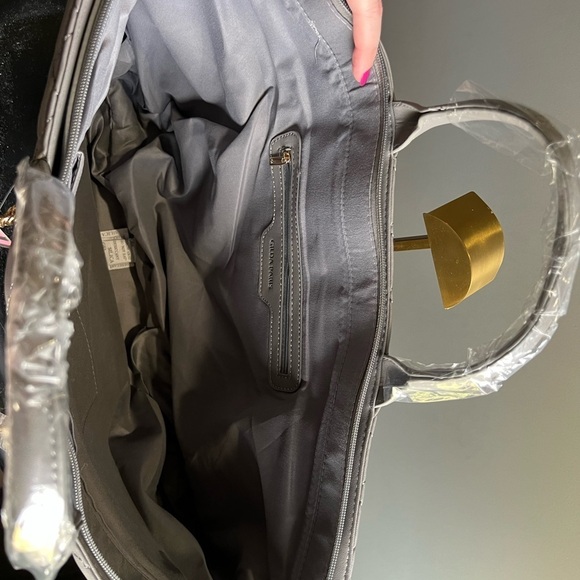 Gilda Paris Large Grey Vegan Leather Quilted Travel Tote Bag with Gold Hardware. - Picture 5 of 7